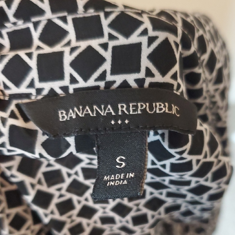 Banana Republic Black and White Sheer Patterned Blouse - Picture 4 of 4